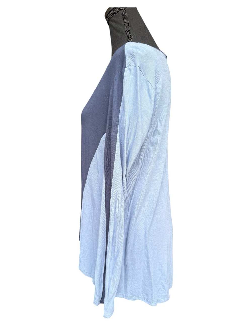 BCBGMaxAzria Two-Tone Blue Long Sleeve Top Size Medium - Picture 2 of 10